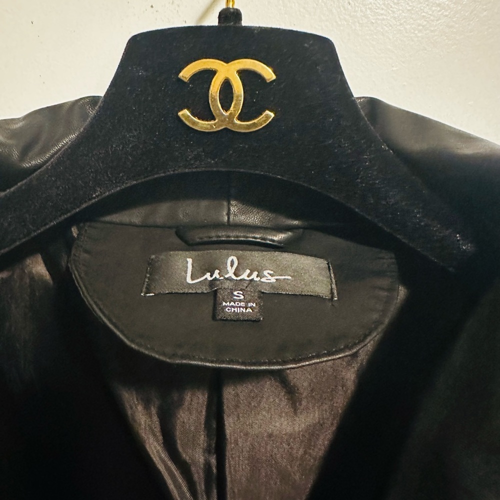 Lulus faux black leather UP ON A TUESDAY moto jack NWT Sz Small slight crop - Picture 2 of 8